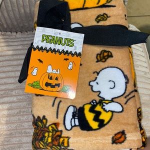 Peanuts Halloween hand towels